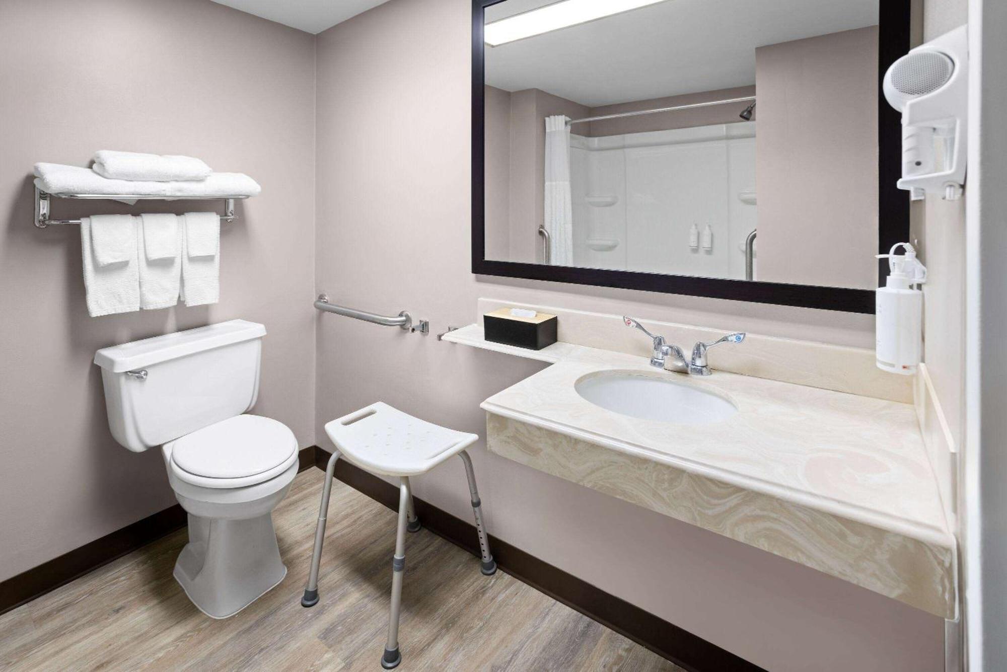 Super 8 By Wyndham Henrietta/Rochester Area Экстерьер фото