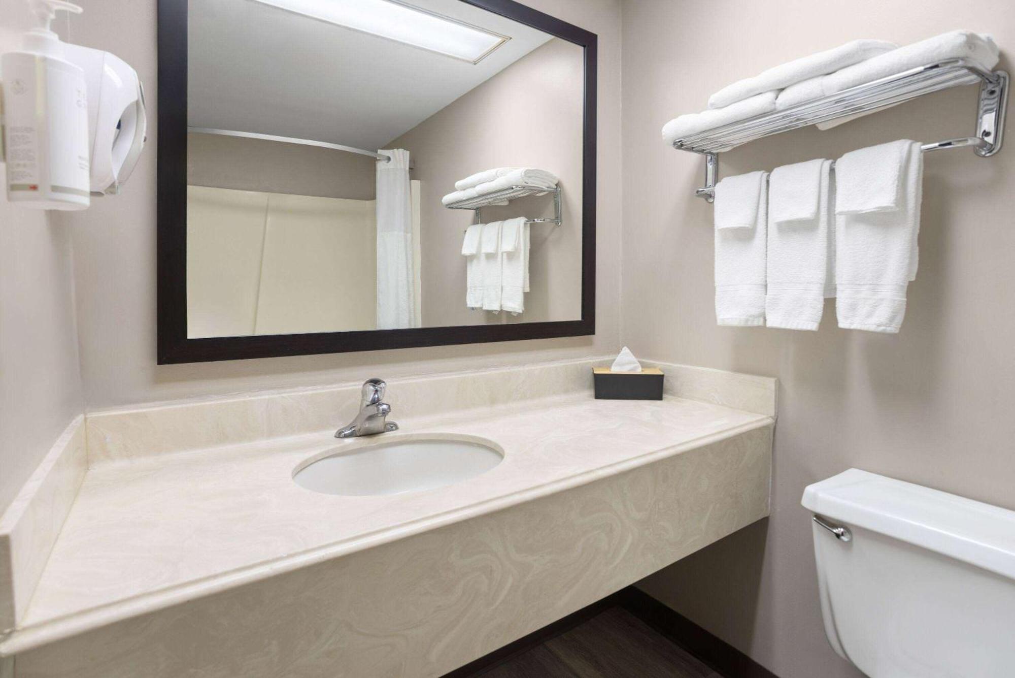 Super 8 By Wyndham Henrietta/Rochester Area Экстерьер фото