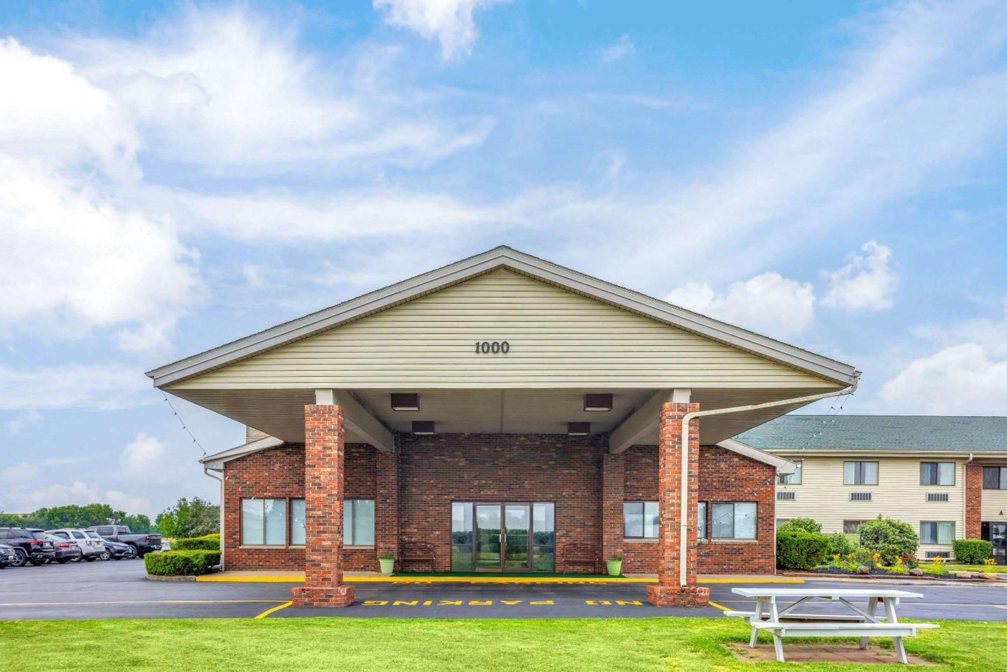 Super 8 By Wyndham Henrietta/Rochester Area Экстерьер фото